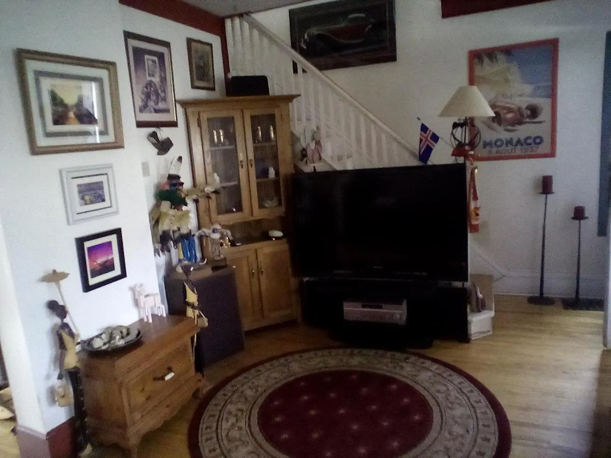 Bed and Breakfast The Owl House Toronto Kanada