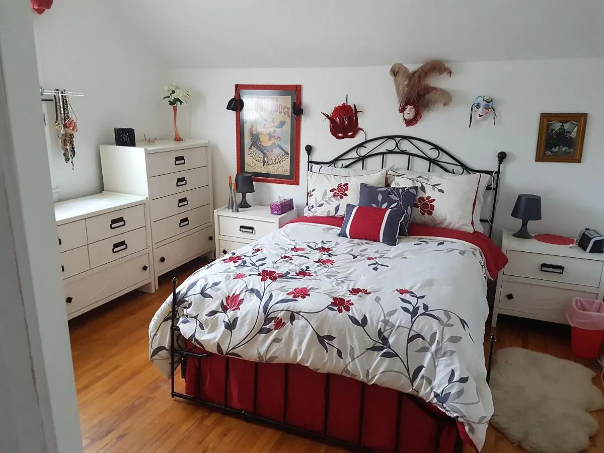 The Owl House Bed & Breakfast Toronto 0*,  Canada