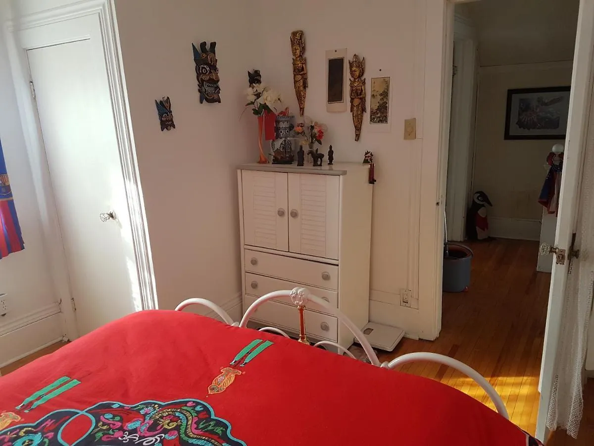 The Owl House Bed & Breakfast Toronto 0*,